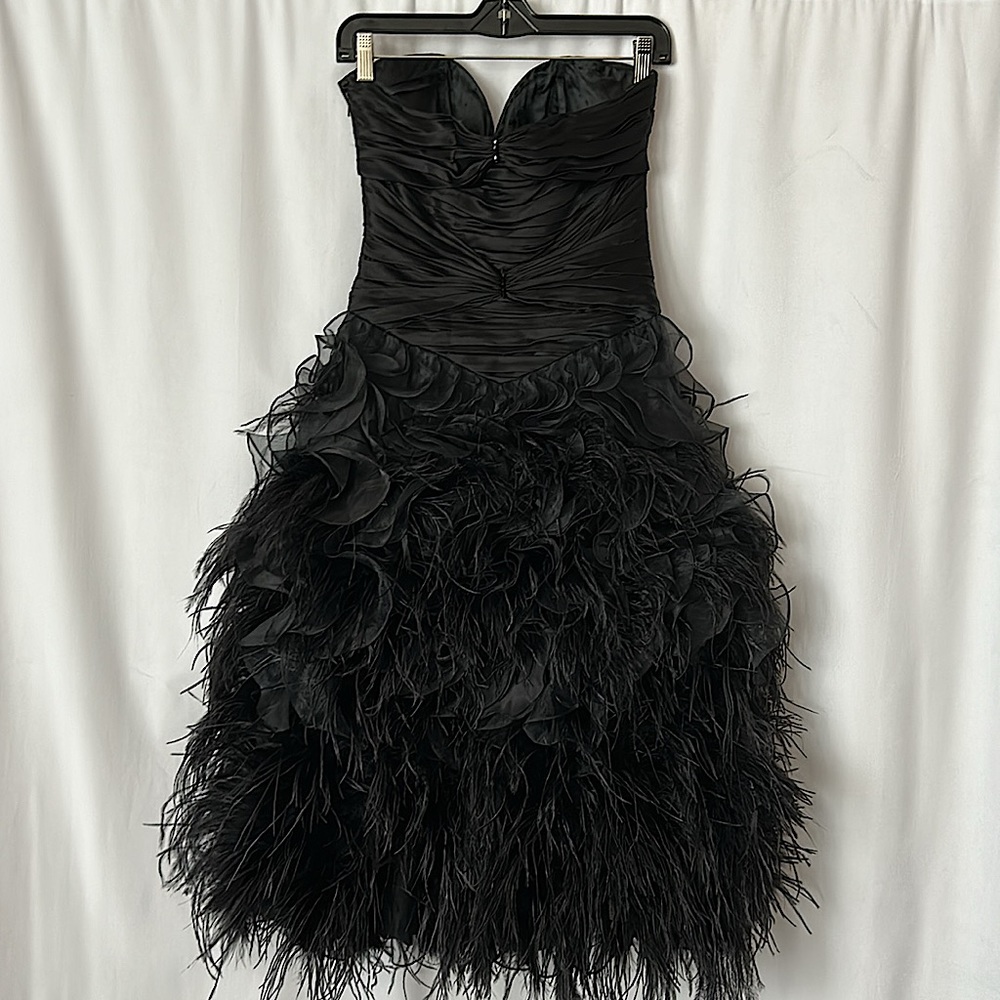 Ysa Makino NWT STUNNING Vintage Black Silk Feathered Strapless Dress **Size 8** - Picture 2 of 7